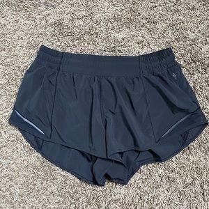 black lululemon shorts
